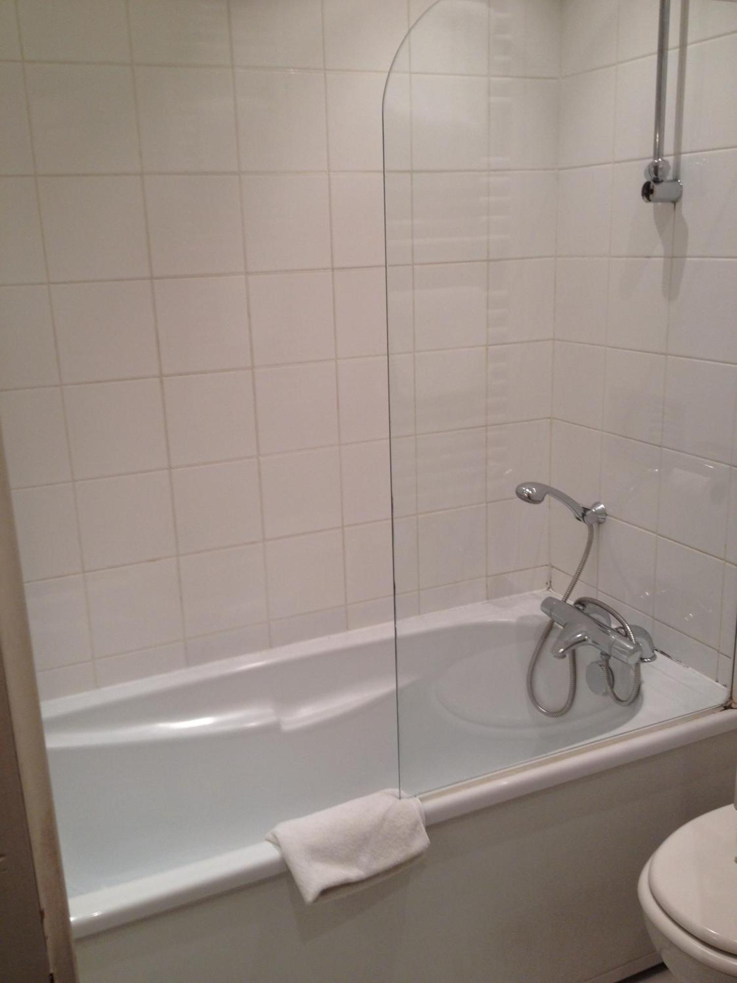 Double Room with Bath - Ground Floor